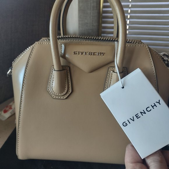 BRAND NEW GIVENCHY SMALL SLICK ANTIGONA LEATHER SATCHEL - Picture 2 of 7